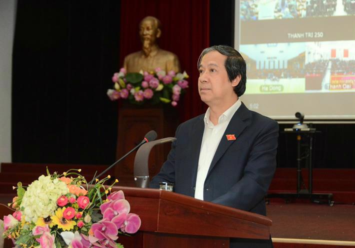 Bộ trưởng Nguyễn Kim Sơn phát biểu tiếp thu ý kiến, kiến nghị của cử tri. Ảnh: Bộ Giáo dục Đào tạo