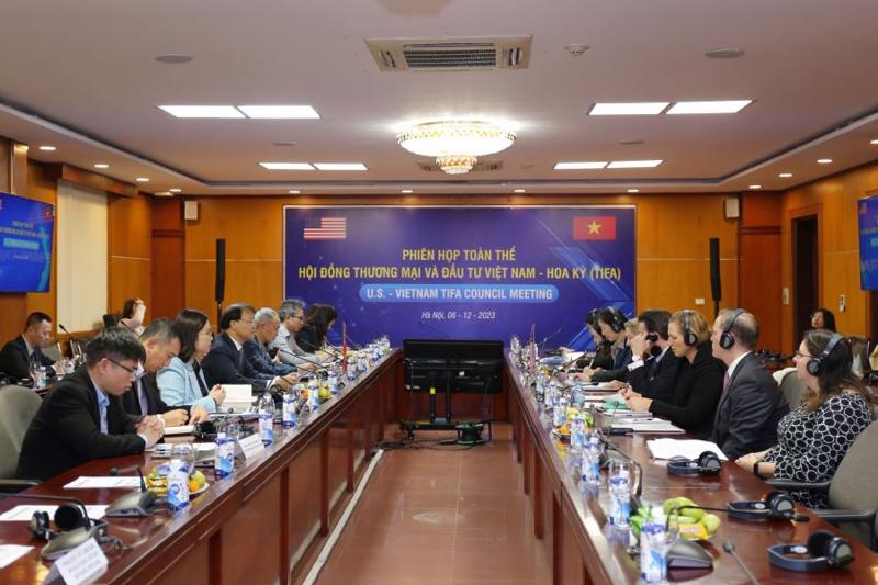 The TIFA Joint Council Meeting in Hanoi on December 6. (Source: Government News)