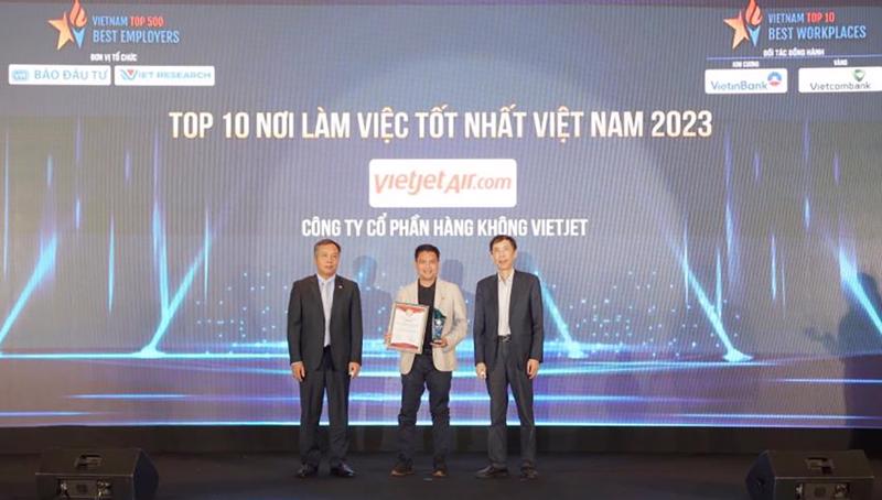 Vietjet được trao giải Nơi làm việc tốt nhất Việt Nam 2023, ghi nhận môi trường làm việc năng động, cởi mở và chuyên nghiệp (ảnh: M.Đ)  .