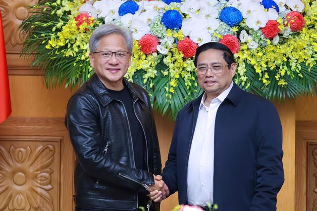 Prime Minister Pham Minh Chinh welcomes President and CEO of Nvidia Jensen Huang in Hanoi on December 10. 