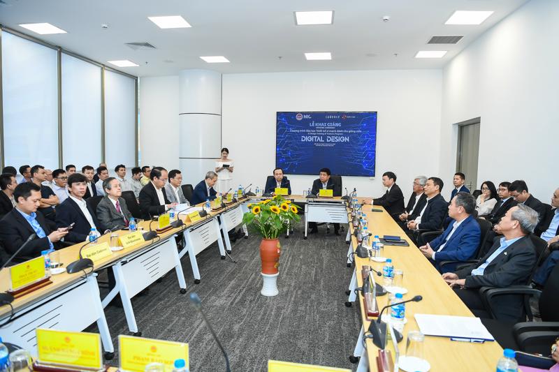 Bộ trưởng Bộ Kế hoạch và Đầu tư Nguyễn Chí Dũng cùng lãnh đạo các bộ ngành tại buổi khai giảng khóa đào tạo chuyên sâu đầu tiên về thiết kế vi mạch cho giảng viên.