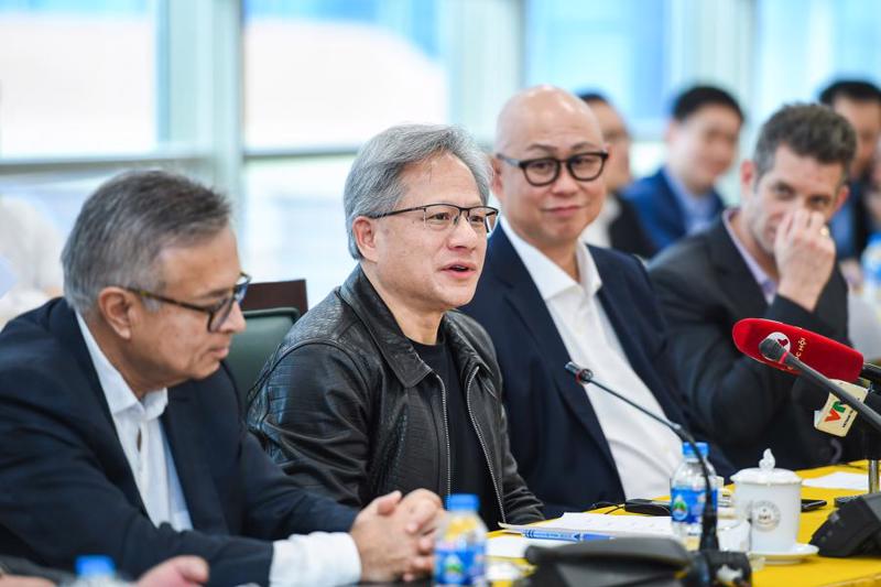 President & CEO of NVIDIA Jensen Huang speaking at the roundtable in Hanoi on December 11.