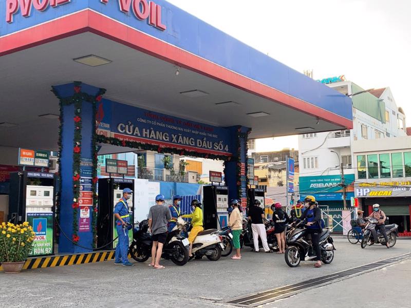 Gần 70% số lượng cửa hàng xăng dầu tại Hà Nội chưa phát hành hóa đơn điện tử theo từng lần bán hàng.