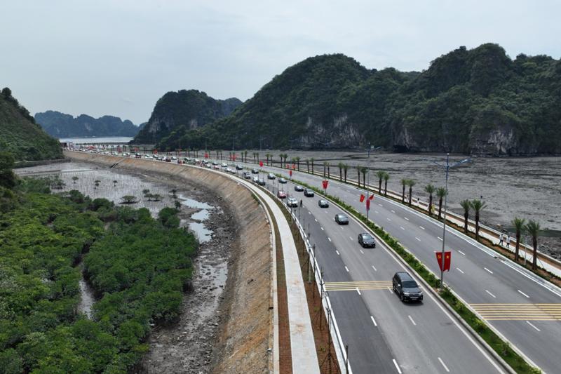 Dự án đường bao biển Hạ Long - Cẩm Phả điều chỉnh thời gian thực hiện để hoàn trả đất quốc phòng