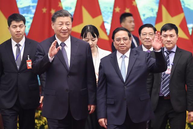 Prime Minister and President Xi Jinping in Hanoi, on December 13. (Photo: VGP)