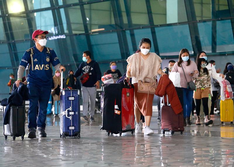 Indonesia đã lắp các máy đo thân nhiệt gần cổng nhập cảnh ở sân bay quốc tế Soekarno-Hatta của Jakarta. Ảnh: Reuters