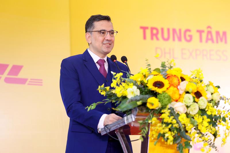 Mr. Bernardo Bautista, General Director and Country Manager of DHL Express Vietnam, delivers an opening speech at the inauguration ceremony.