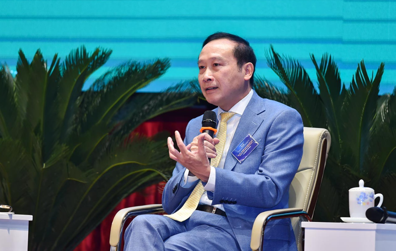 Đại sứ - Trưởng Phái đoàn Việt Nam tại EU Nguyễn Văn Thảo phát biểu tại phiên thảo luận. 
