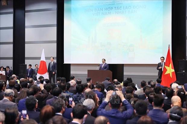 Prime Minister Pham Minh Chinh speaks at the forum in Tokyo on December 16. (Photo: VNA)