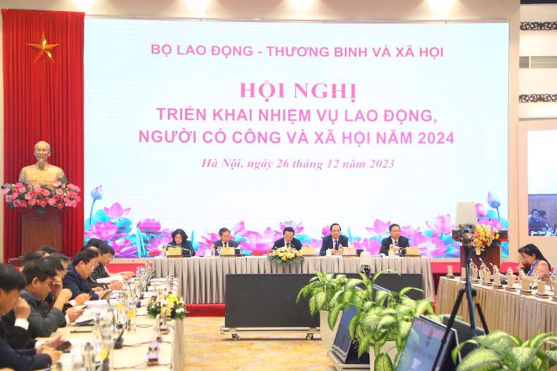 The December 26 meeting discussing labor tasks in 2024. Photo: Tong Giap