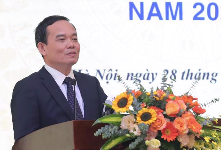 Deputy Prime Minister Tran Luu Quang addressing the meeting. 