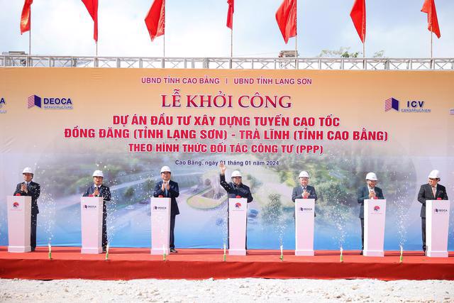 Prime Minister Pham Minh Chinh at the breaking ground ceremony in Cao Bang province on January 1.