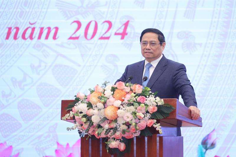 Prime Minister Pham Minh Chinh speaking at the meeting. 