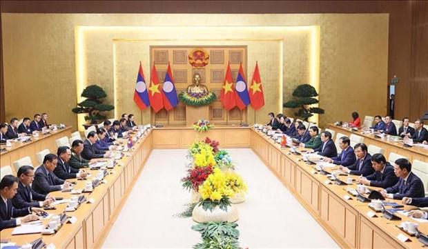 The talks between Vietnamese and Lao PMs in Hanoi on January 6. (Photo: VNA)