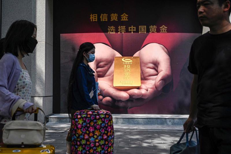 Từ tháng 1 đến tháng 11/2023, doanh số bán lẻ trang sức vàng và bạc ở Trung Quốc tăng 11,9% so với cùng kỳ năm ngoái - Ảnh: SCMP