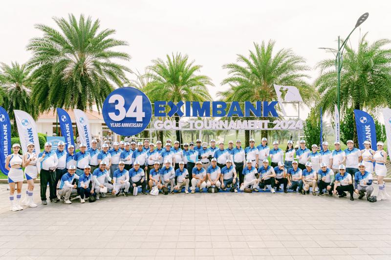 Các Golfer tham gia giải Eximbank Golf Tournament 2024 với tinh thần hứng khởi.