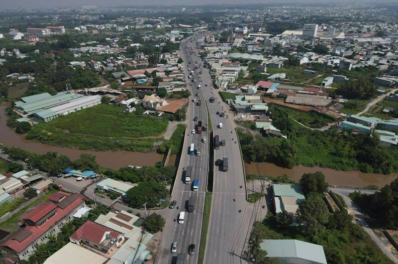 Dự án cao tốc Biên Hòa - Vũng Tàu có hướng tuyến chạy song song với quốc lộ 51. Trong ảnh: Quốc lộ 51 nối Biên Hòa (Đồng Nai) với Bà Rịa - Vũng Tàu.