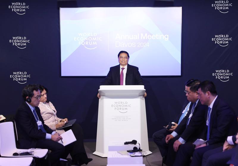 Thủ tướng chia sẻ với WEF và các doanh nghiệp về những lợi thế của Việt Nam - Ảnh: VGP