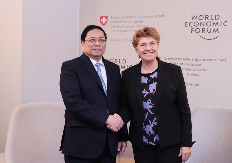 Thủ tướng Phạm Minh Chính và Tổng thống Thụy Sĩ Viola Amherd - Ảnh: VGP