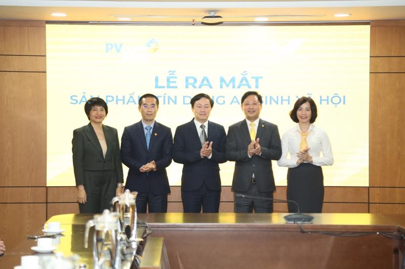 Bưu điện Việt Nam và Ngân hàng PVcomBank tổ chức ra mắt sản phẩm tín dụng an sinh xã hội.