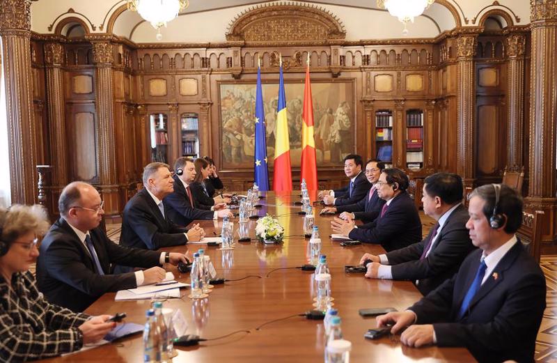 Prime Minister Pham Minh Chinh meets President of Romania’s Chamber of Deputies Alfred Simonis on January 22.