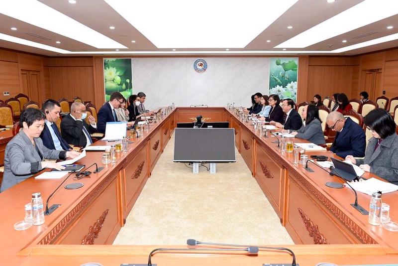 ADB representatives meet with Deputy Minister of Finance Le Tan Can on January 22. (Photo: VNA)