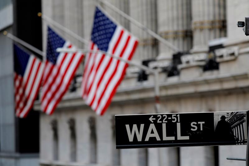 Dù thị trường chứng khoán Mỹ liên tiếp lập kỷ lục, các tổ chức tài chính lớn tỏ ra thận trọng trước rủi ro địa chính trị ngày càng lớn - Ảnh: Reuters