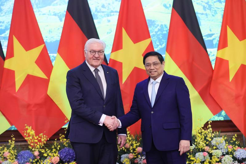 Prime Minister Pham Minh Chinh meets with German President Frank-Walter Steinmeier on January 24 in Hanoi. (Photo: VGP)