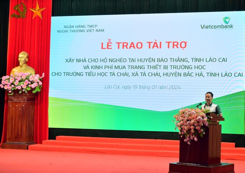 Ông Lê Hoàng Tùng - Phó Tổng giám đốc Vietcombank phát biểu tại buổi lễ.