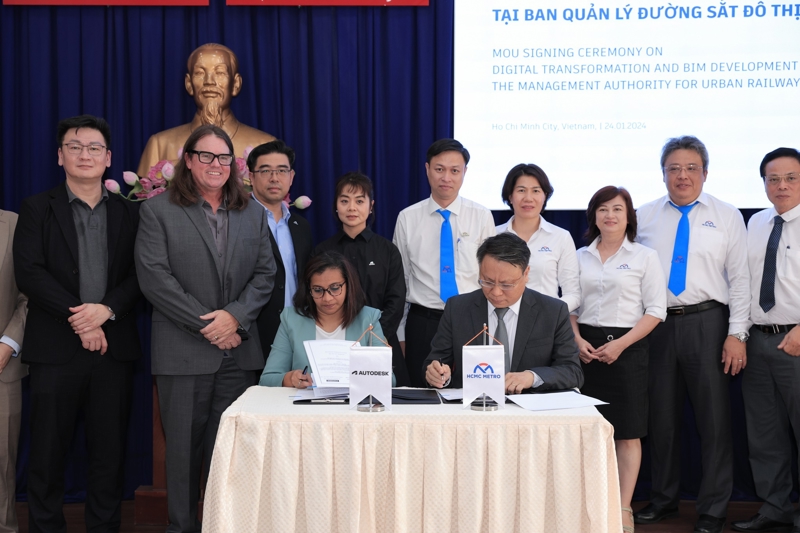 Representatives from Ho Chi Minh City’s Management Authority for Urban Railways and Autodesk at the MoU signing ceremony on January 24. (Source: MAUR)