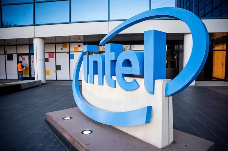 Intel cho biết nhu cầu sản xuất chip AI đang tăng lên khi các công ty “chạy đua” tung ra các sản phẩm hỗ trợ AI.
