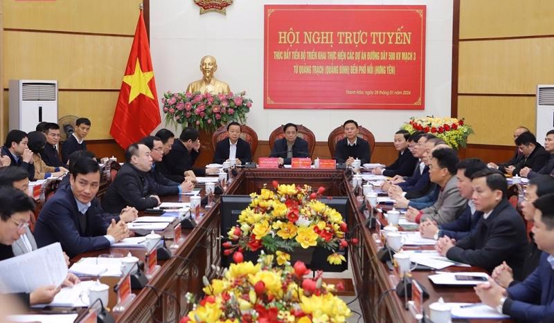 Prime Minister Pham Minh Chinh chairs the conference. 