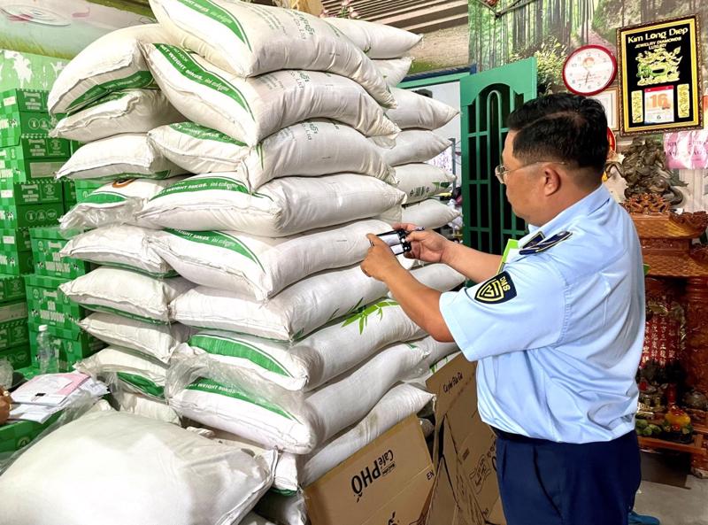 Gần 7 tấn đường cát nhập lậu từ Campuchia
