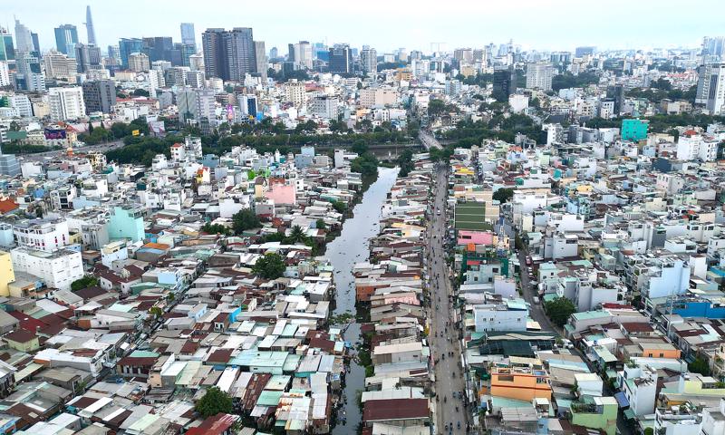 Rạch Xuyên Tâm tại TP.HCM đang ô nhiễm nặng.