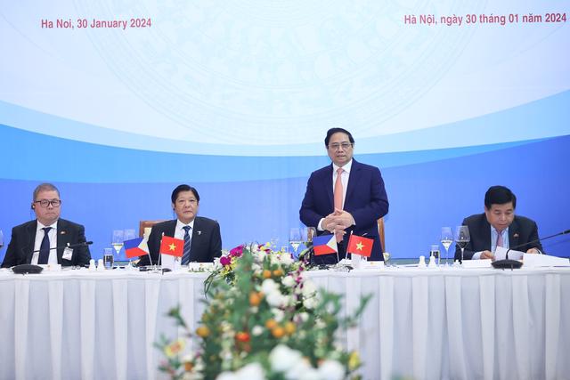 Prime Minister Pham Minh Chinh and Philippine President Ferdinand Romualdez Marcos Jr. co-chair a meeting with businesses in Hanoi on January 30. Photo: VGP
