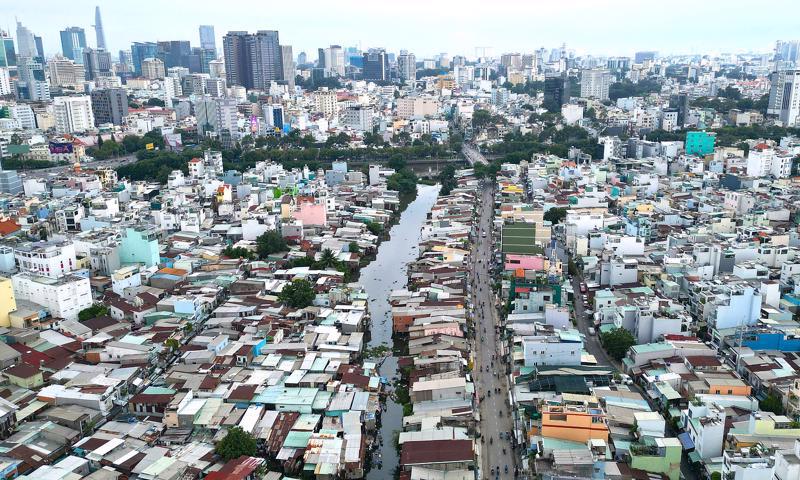 Xuyen Tam Canal in Ho Chi Minh City is seriously polluted. 