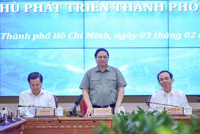 Prime Minister Pham Minh Chinh chairing the meeting. 