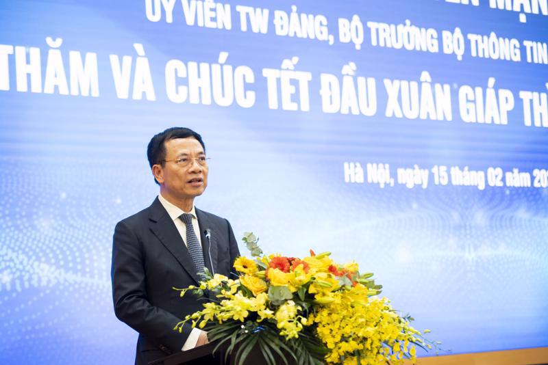Minister of Information and Communications Nguyen Manh Hung speaking at the meeting with FPT on February 15. 