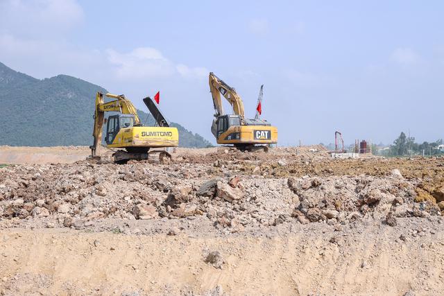 The construction site of the Dien Chau - Bai Vot expressway section.