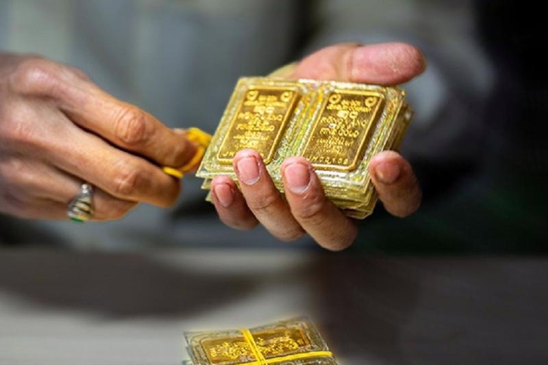 Vietnamese like to buy some gold on God of Wealth Day for good luck and prosperity throughout the year.