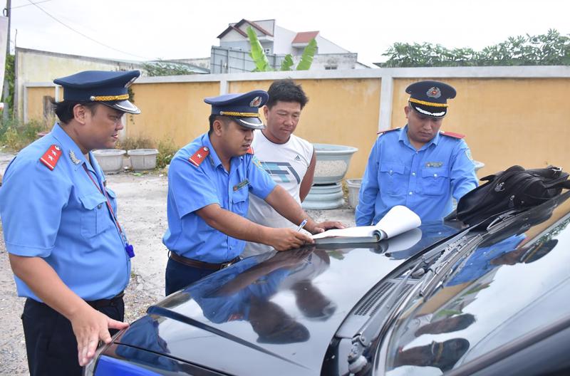 Chưa cấp mới, cấp lại phù hiệu, biển hiệu đối với đơn vị kinh doanh vận tải vi phạm về truyền dữ liệu, tốc độ, thời gian làm việc của lái xe mà không chấn chỉnh.