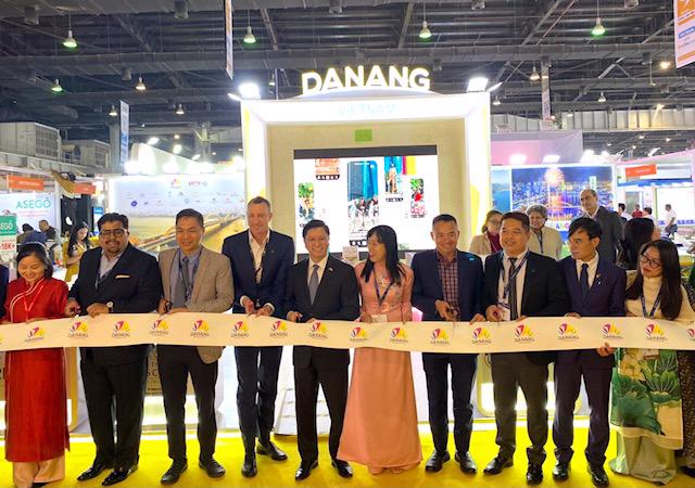 Nghi thức khai mạc Gian hàng Da Nang FantastiCity tại Hội chợ Du lịch và Lữ hành Nam Á SATTE 2024.