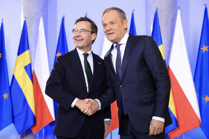 Thủ tướng Hungary Viktor Orban (trái) và Thủ tướng Thụy Điển Ulf Kristersson tại Budapest hôm 23/2 - Ảnh: Reuters.