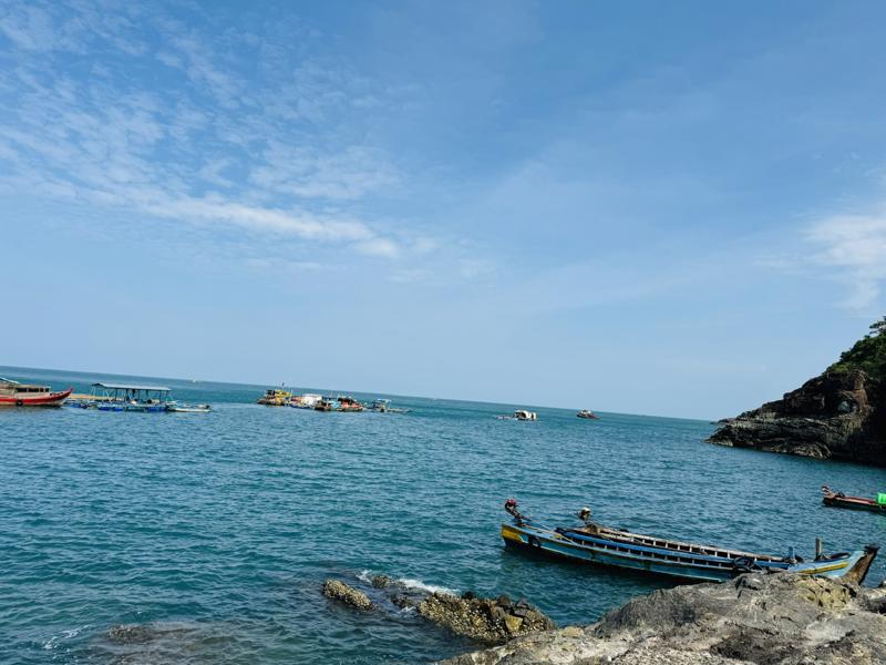 Khai thác kinh tế biển ở cụm đảo Hòn Chuối vẫn còn manh mún và nhỏ lẻ. Ảnh: An Thơ. 