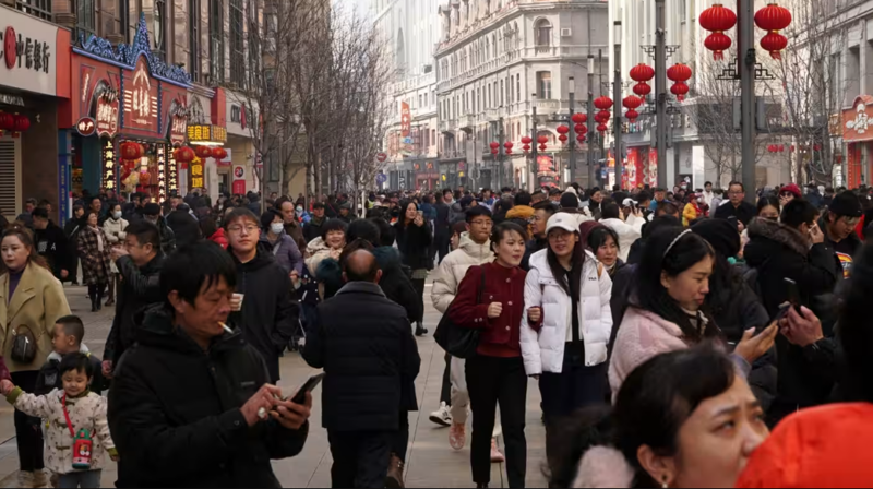 Thị trường lao động Trung Quốc cũng đang chậm phục hồi sau đại dịch - Ảnh: Reuters
