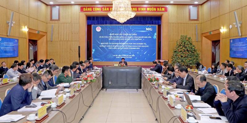 Bộ trưởng Bộ Kế hoạch và Đầu tư Nguyễn Chí Dũng đã chủ trì buổi làm việc lấy ý kiến dự thảo Đề án phát triển nguồn nhân lực ngành công nghiệp bán dẫn, ngày 27/2. 