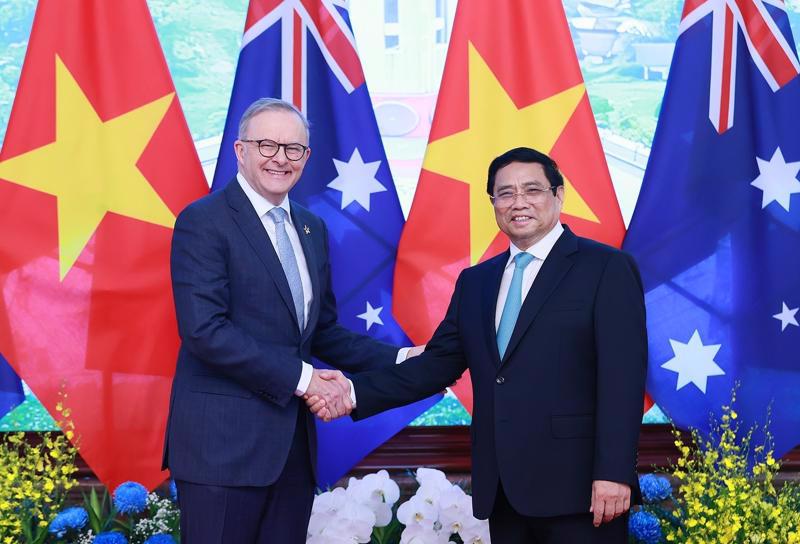 Prime Minister Pham Minh Chinh and Australian Prime Minister Anthony Albanese during the latter's official visit to Vietnam in June 2023. (Photo: VGP) 