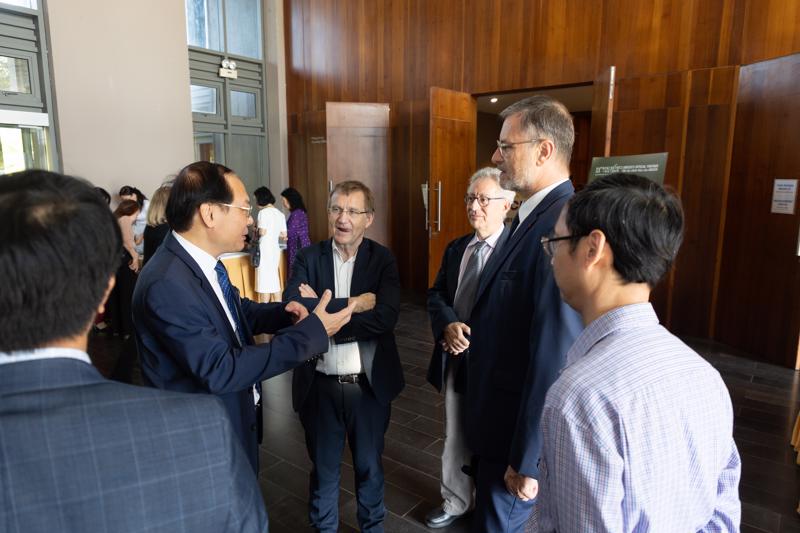H.E. Olivier Brochet, French Ambassador to Vietnam, Deputy Minister of Natural Resources and Environment Le Cong Thanh, and international scientists discuss environmental solutions at ICEPORM 2024.