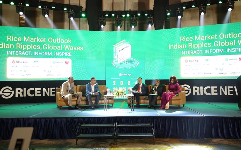 Delegates discussed market trends and the latest information on rice export policies at the SS Rice News Convention on March 6. (Source: VGP)