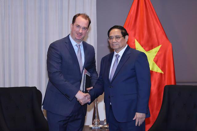 PM Pham Minh Chinh receives Oliver Kleinhempel, Chairman & Non-executive Director of EQ Resources.